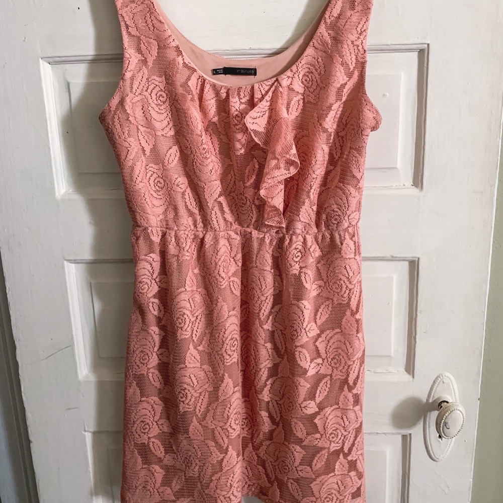 Sleeveless lace sundress